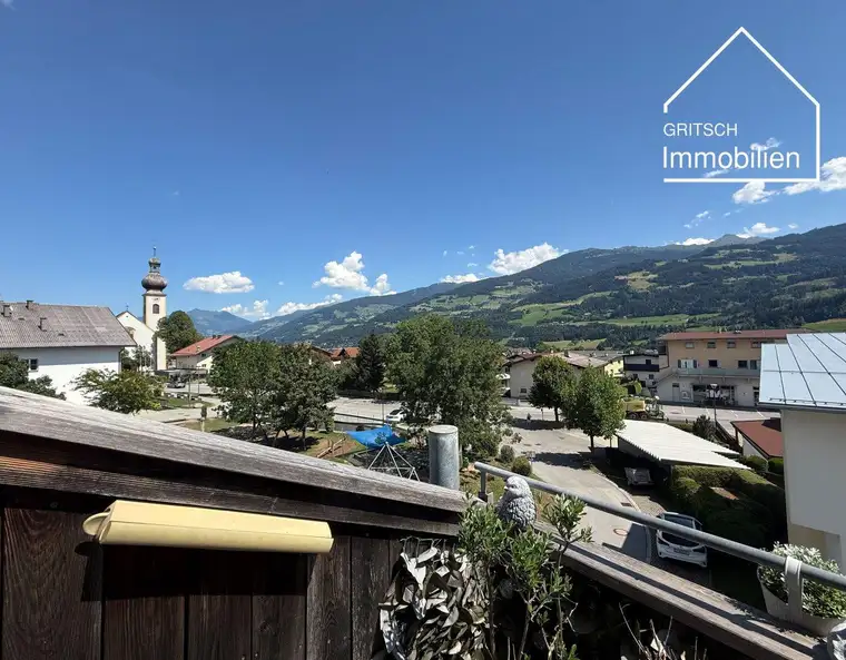 MILS - Charmante 3-Zimmer-Dachgeschosswohnung mit Panoramablick, Balkon &amp; Tiefgaragenplatz
