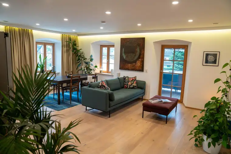Moderne Wohnung mit Altbau Flair 