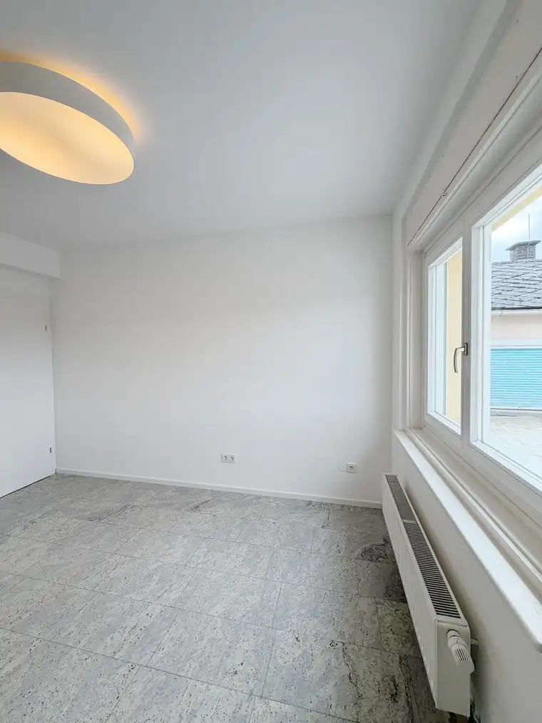Ruhige Büro- &amp; Praxisräume in zentraler Lage von Gleisdorf – ideal für Therapeut:innen, Physiotherapie, Massage &amp; Remote Worker | Miete inkl. BK, Strom &amp; Internet