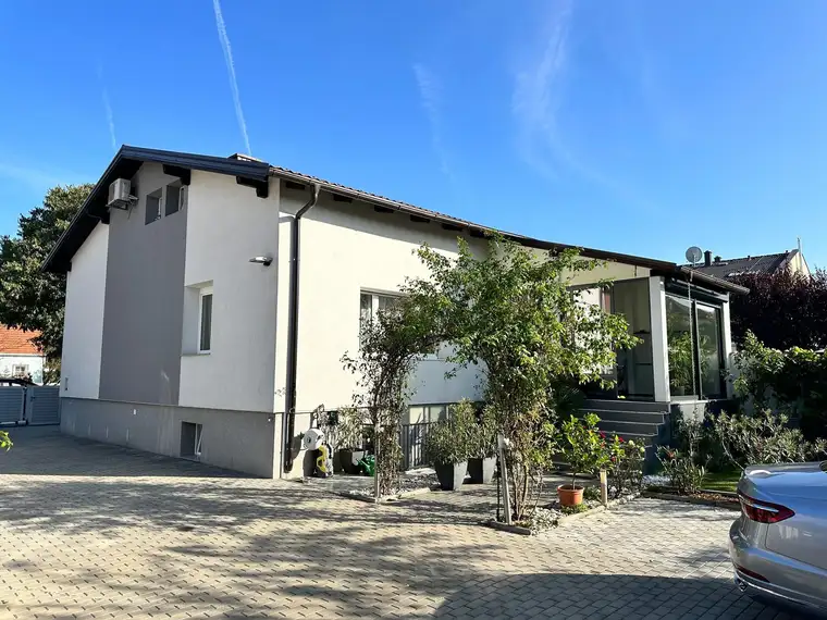 Saniertes großes Haus in Wiener Neustadt 