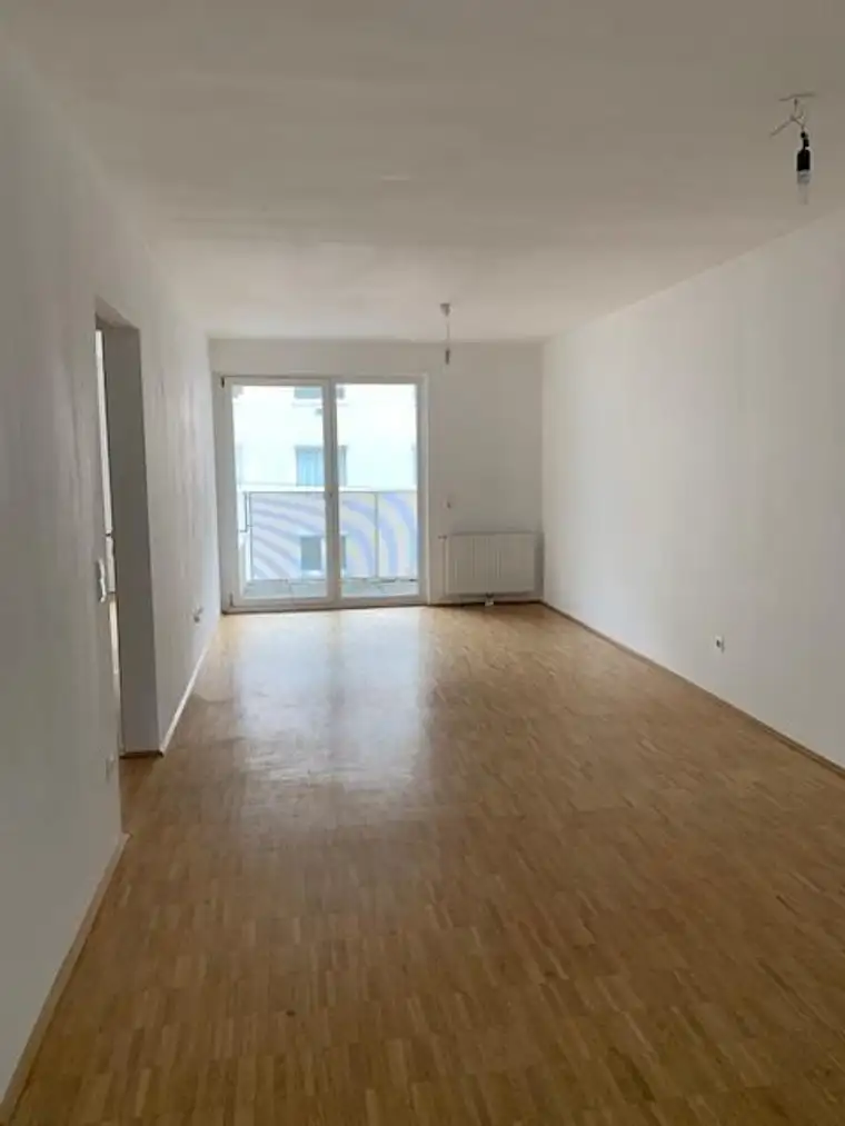 Neuwertige Wohnung mit zwei Zimmern und EBK in 1160 Wien