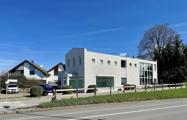 Attraktives Gewerbeobjekt mit Eigennutzung und vermietbaren Flächen – Sichtbarkeit &amp; Eleganz vereint