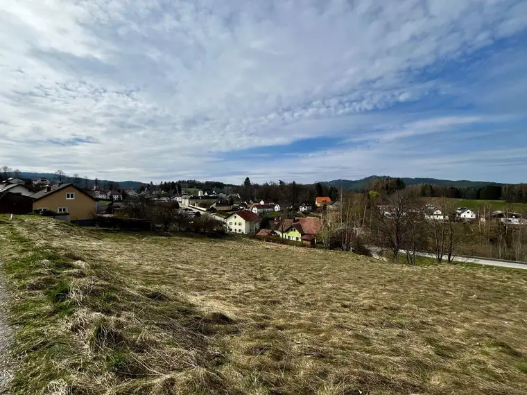 Großzügiges Grundstück in traumhafter Lage von Bad Großpertholz – mit herrlichem Fernblick!