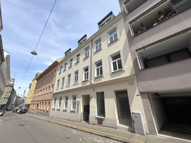 Charmante 35 m² Altbauwohnung in ruhiger Lage