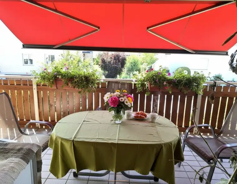 Wohnen im Grünen – Lichtdurchflutete Eigentumswohnung mit großem Balkon und Tiefgaragenplatz