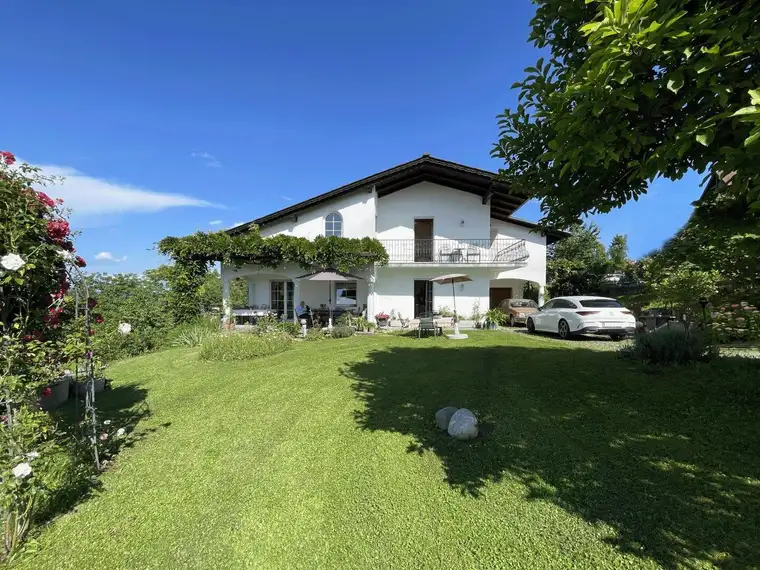 Weinbergresidenz mit Panoramablick: Ihr neues, exklusives Zuhause!!