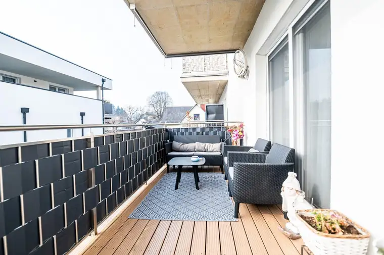 Aufgepasst: Sonniger Single- oder Pärchentraum mit Balkon und TG Parkplatz!