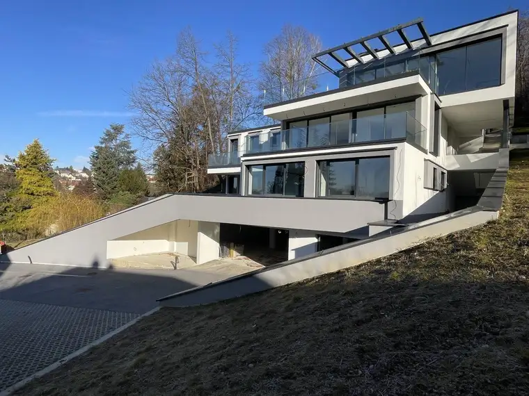 NEUBAU: Eindrucksvolle Architektenvilla mit einzigartiger Aussicht!