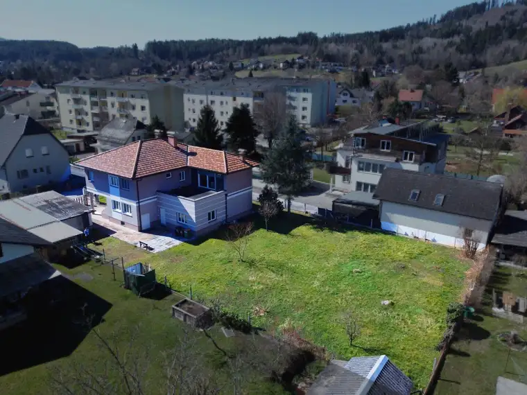 Aufgepasst: Sonniges Familienanwesen mit viel Platz für ihre persönliche Gestaltung!