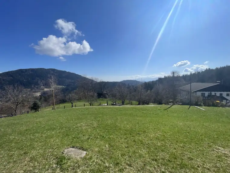 Exklusiv: Sonniges Grundstück in traumhafter Lage! (Neun Minuten zum Wörthersee)