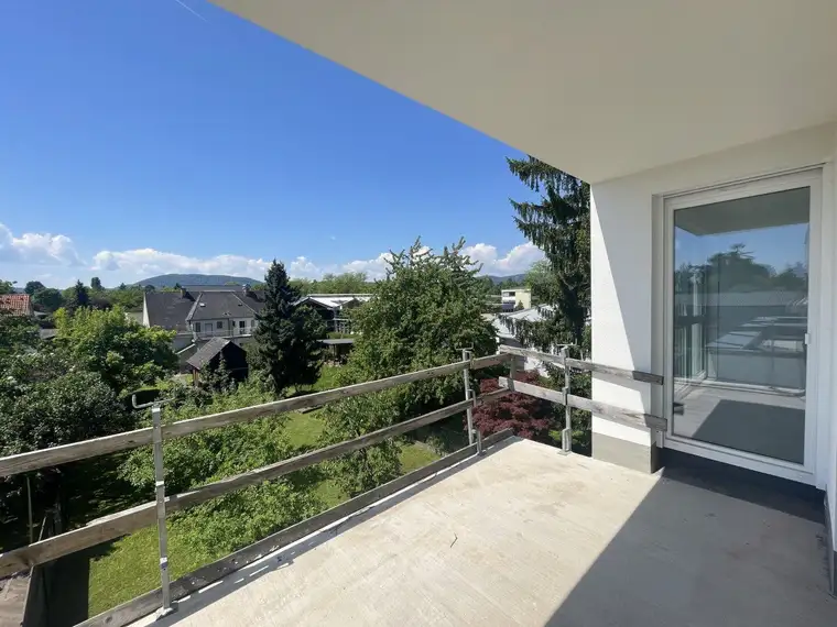 Schlüsselfertig: Sonnige Wohnung mit zwei Balkonen!