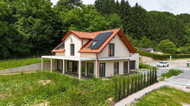 Aufgepasst: Einzigartiger Neubau in Grünruhelage! (Belagsfertig)