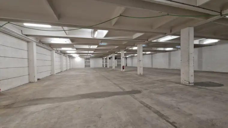 Top-Betriebsstandort mit 985 m² Hallenfläche &amp; 3 LKW-Rampen