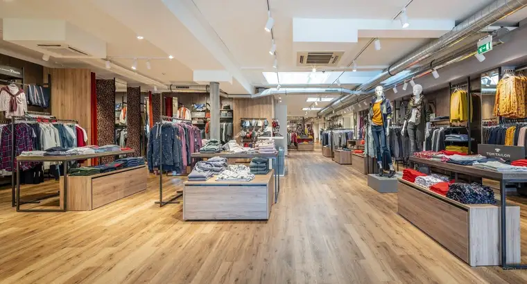 Repräsentatives Geschäftslokal in Grunddorf I Top Zustand I 1300m² I Parkplatz I Wärmepumpe