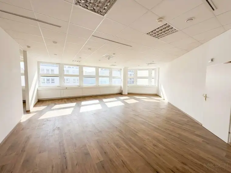 Modernes Büro I ca. 84m² I Kühlung &amp; Lüftung I Aufzug I in Wiener Neustadt I Top Lage