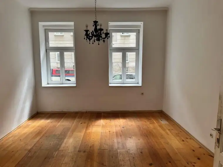 Sanierungsbedürftige 1-Zimmer-Wohnung nahe S-Bahn Station