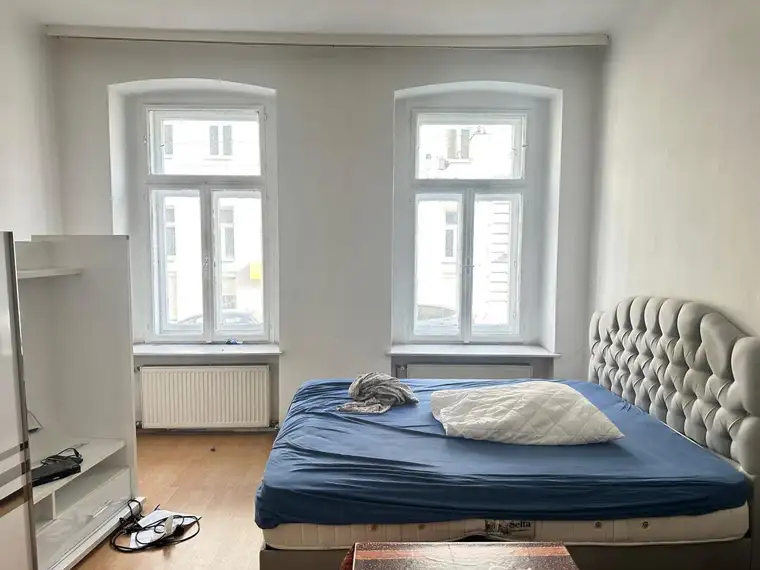 Freundliche Wohnung mit Gastherme - Zimmer - Kabinett - Gang WC gegenüber