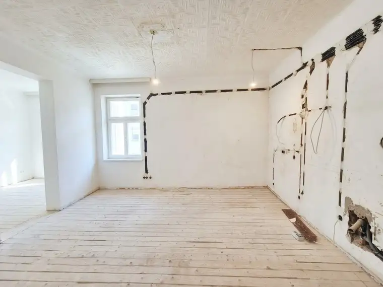 HELLE TEILRENOVIERTE 2-ZIMMER-WOHNUNG mit LIFT bei U3 Simmering