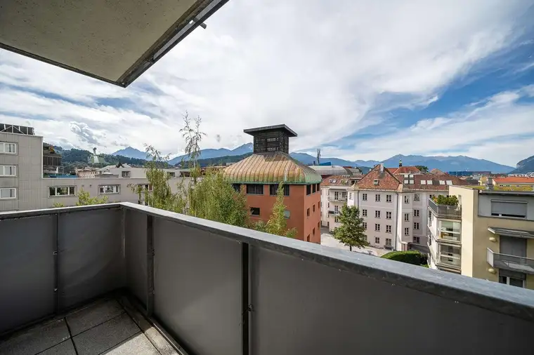 Zentrale gelegene 2-Zimmer-Wohnung mit Innenhofruhe &amp; Lift – ideal auch als WG/Anlage