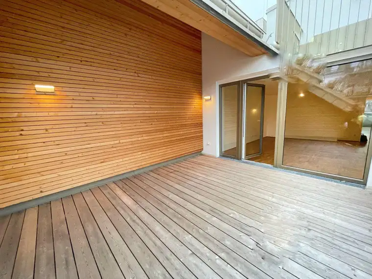 Wohntraum – Großes Wohnzimmer mit Terrasse in ruhiger Seitengasse nahe Mariahilfer Straße!