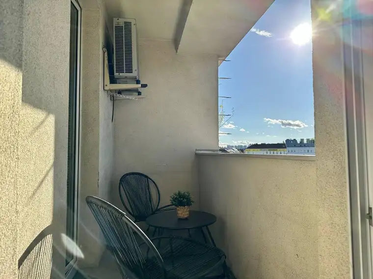 Helle 2-Zimmer Wohnung mit Loggia bei Prater Hauptallee!
