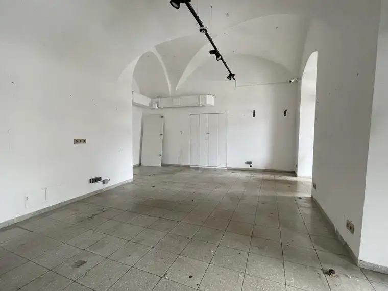 Top Lage am Hauptplatz – Flexibles Geschäftslokal zur Miete