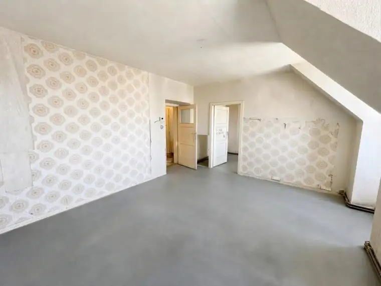 PROVISIONSFREI! Gemütliche Dachgeschosswohnung wartet auf Ihre persönliche Handschrift!