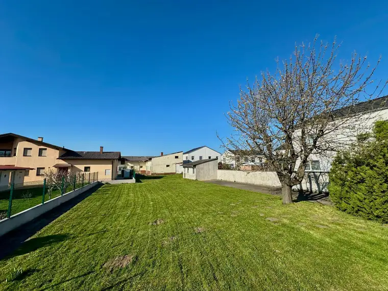 Grundstück (738 m²), ohne Bauzwang, voll aufgeschlossen, vor den Toren Wiens