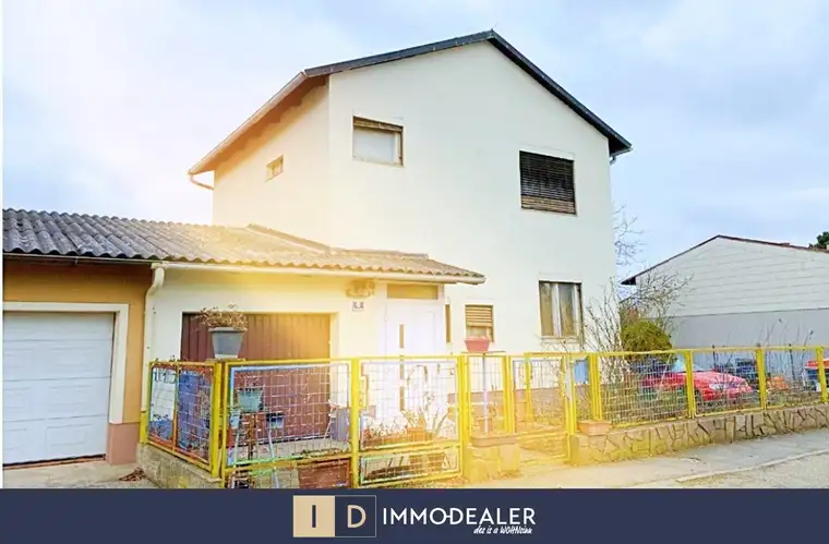 ** SANIERUNGSBEDÜRFTIGES EINFAMILIENHAUS AUF 820M2 EIGENGRUND MIT POTENZIAL IN STRASSHOF **