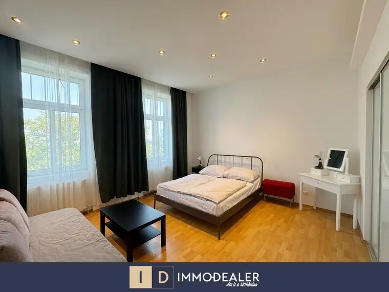 ** EXKLUSIVE - CHARMANTE - ALTBAUWOHNUNG MIT LIFT &amp; GEGLIEDERTER FASSADE - WIENER ALTBAUCHARME **