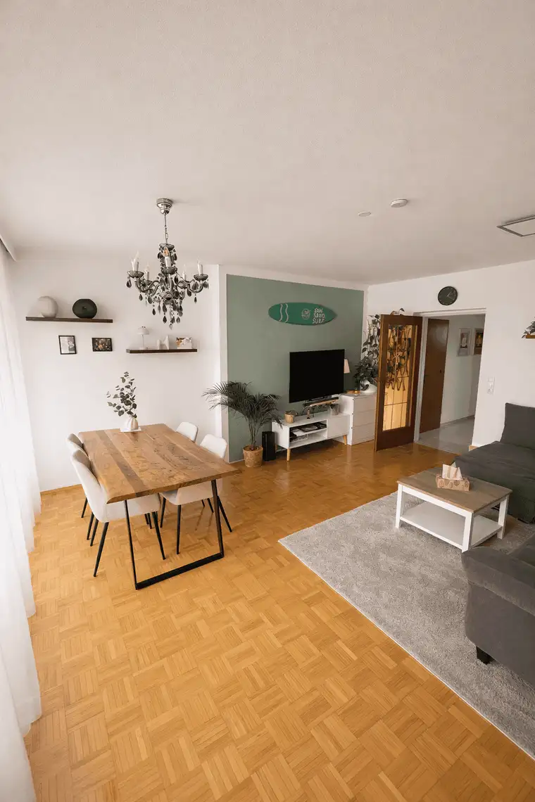 Gepflegte 4-Zimmer-Wohnung mit saniertem Balkon (2022), Grünblick &amp; Parkplatz in Klagenfurt