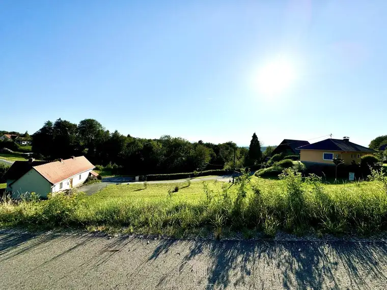 BAUGRUND IN LAßNITZHÖHE: Sonniges Grundstück nähe Schwarzl-Klinik mit Fernblick