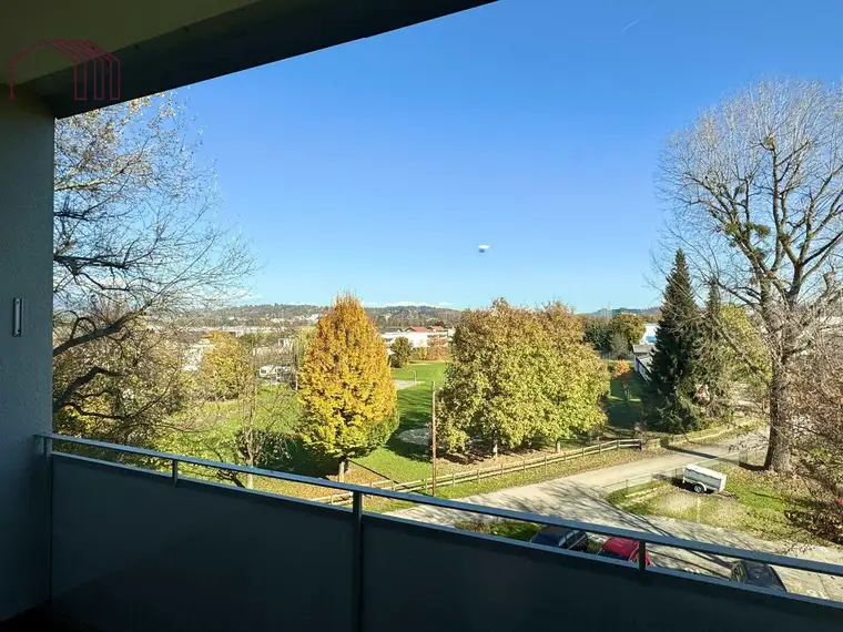 MODERNISIERT : Sonnige Wohnung mit Loggia und Parkplatz nähe Murpark