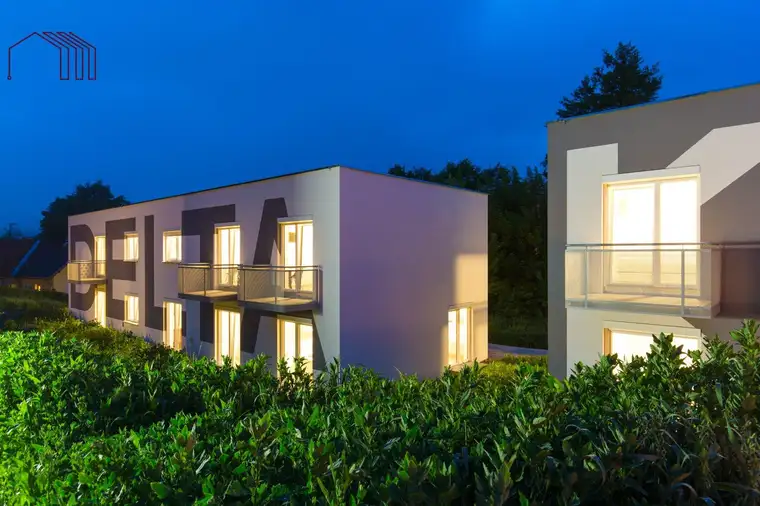WOHNEN AM WALDRAND : Moderne 3-Zimmer-Wohnung mit Extraküche, mehreren Balkonen und Parkplatz
