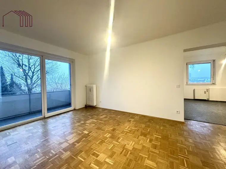 MODERNISIERT : Sonnige Wohnung mit Loggia und Parkplatz nähe Murpark