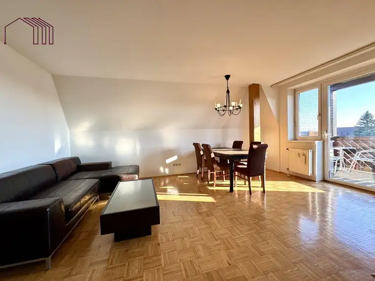 SONNE UND RUHE : Geräumige 2-Zimmer-Wohnung mit überdachtem Balkon und Carport