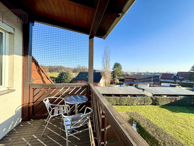 AB SOFORT VERFÜGBAR : Sonnige 2-Zimmer-Wohnung mit Südwest-Balkon und Carport