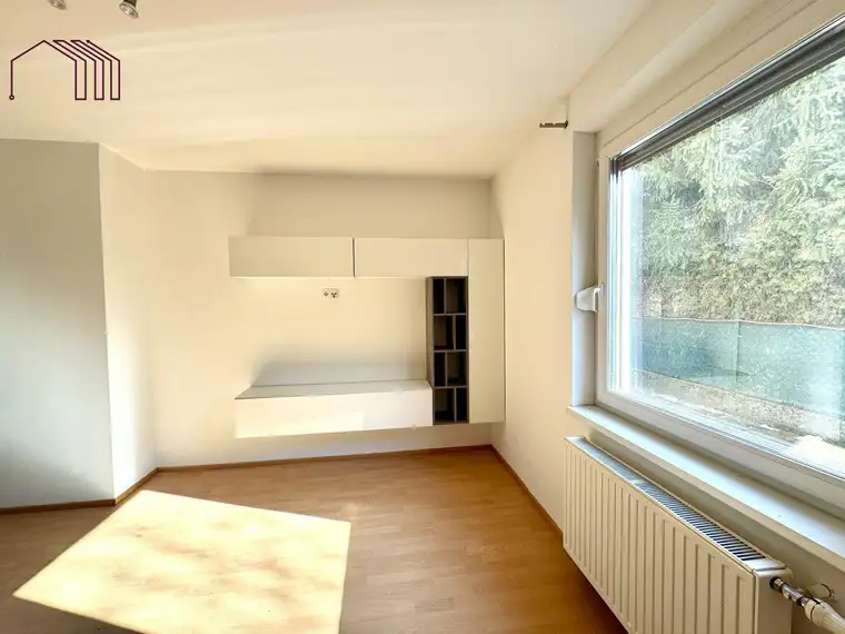 PREISHIT : Ruhige 2-Zimmer-Wohnung inklusive Parkplatz nähe Mur