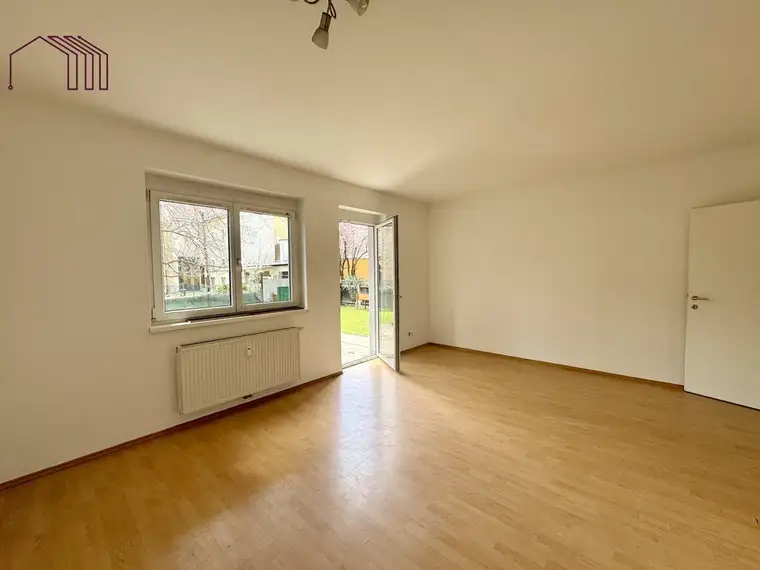PERFEKTES ZUHAUSE : Schöne 3-Zimmer-Wohnung mit großer Terrasse und Gartenzugang