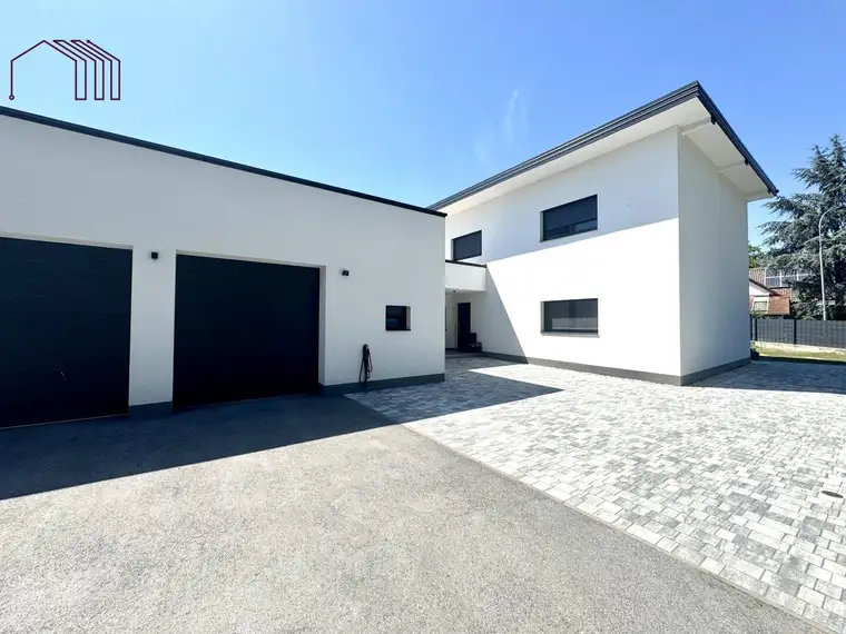 FAMILIENIDYLLE IM GRÜNEN : Großzügiges Einfamilienhaus mit hochwertiger Ausstattung &amp; extragroßer Garage (Hebebühnen-geeignet!)