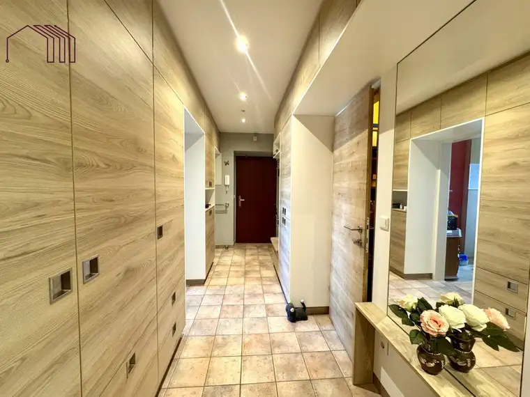 PREISHIT : Ruhig gelegene 2-Zimmer-Wohnung mit Extraküche und Loggia in Graz-Wetzelsdorf - Tiefgarage vorhanden!