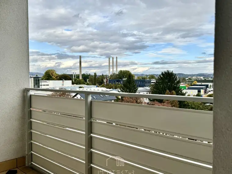 FERNBLICK ÜBER GRAZ : Sonnige 2-Zimmer-Wohnung mit Loggia und Parkplatzmöglichkeit