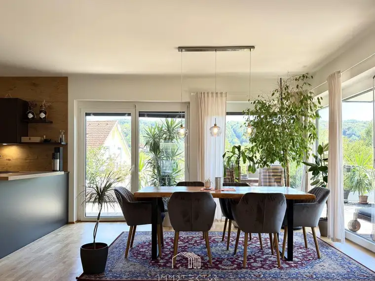 WOHNHIGHLIGHT NAHE GRAZ: Großzügige 5‑Zimmer‑Wohnung mit großem Balkon, zwei Parkplätzen, E‑Ladestation &amp; exklusiver Grünruhelage