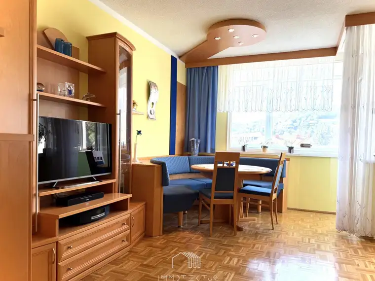  SCHÖNER AUSBLICK INKLUSIVE: 3 Zimmer mit Loggia, Extraküche &amp; Tiefgaragenplatz