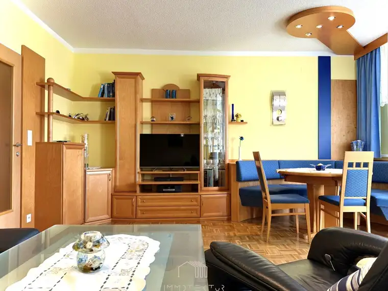 CHARMANTE 3‑Zimmer‑Wohnung mit Loggia, Extraküche &amp; TG‑Platz – Fernblick über Eggenberg