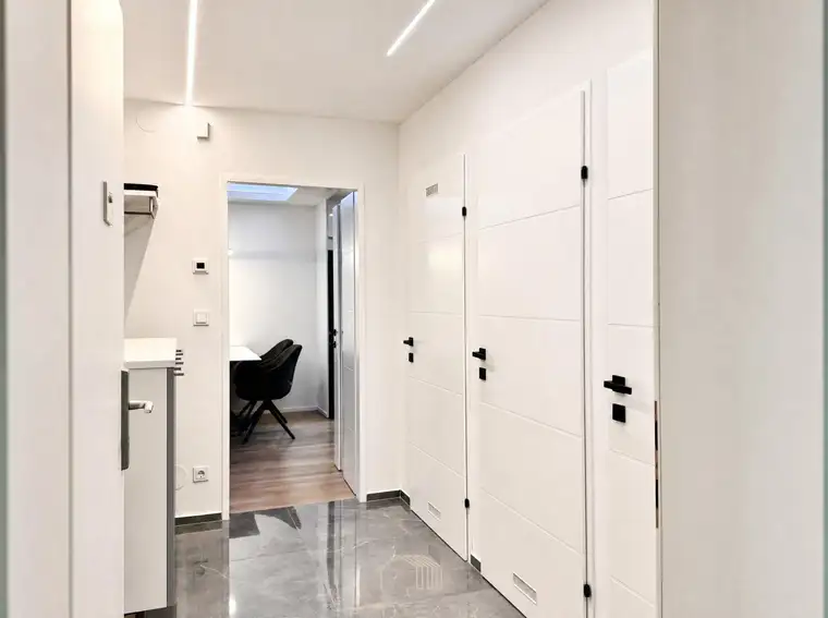 PRIVATER GARTEN: Moderne 2-Zimmer-Wohung mit überdachter Terrasse &amp; Tiefgarage