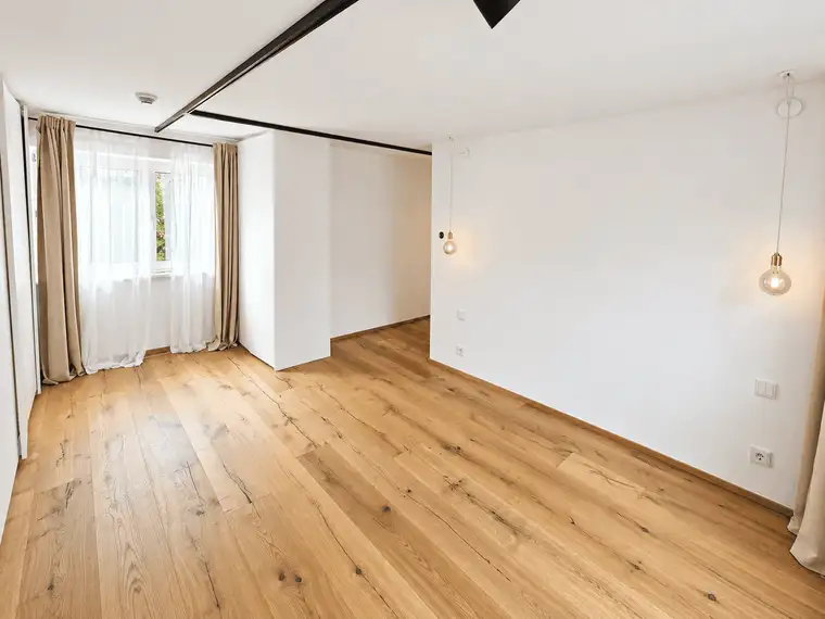 Modernisierte 5 Zimmer-Wohnung als 4er-WG mit Top Aussicht in Innsbruck (Klosteranger) zu vermieten!