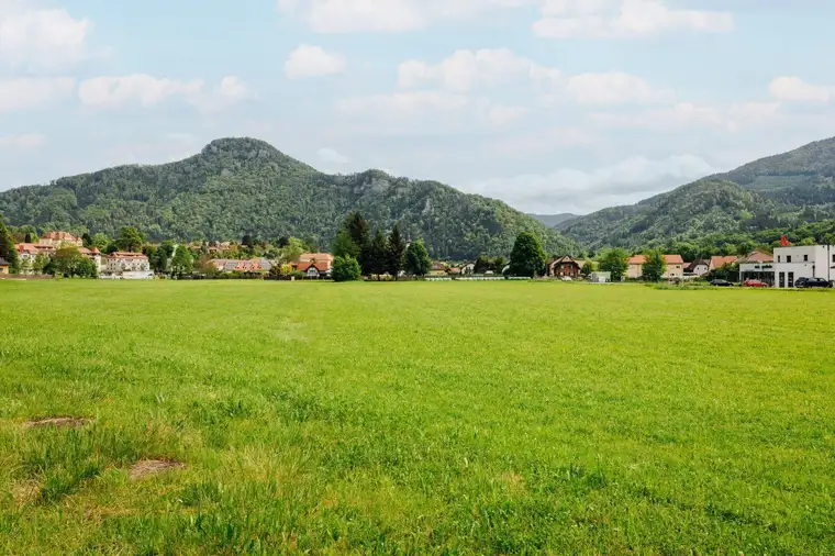 Gepflegtes Zuhause im Grünen mit herrlichem Ausblick! Tiefgaragenstellplatz inklusive!