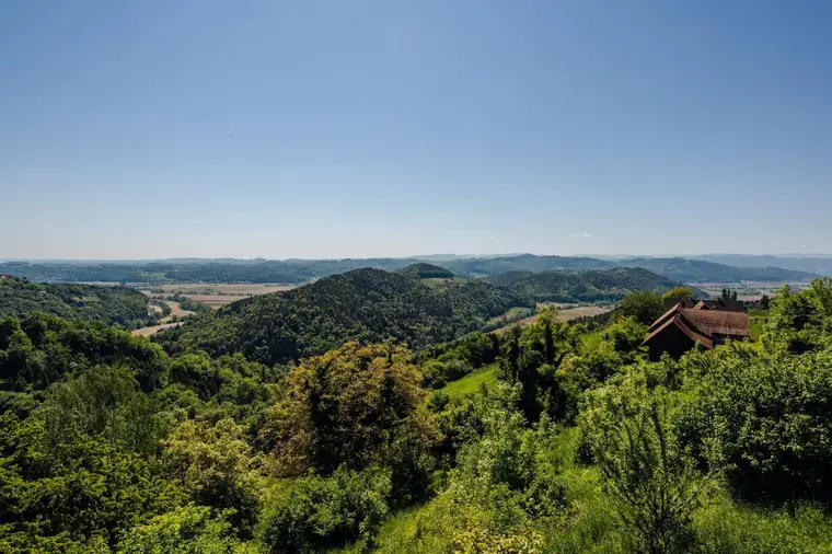Baugrund mit atemberaubendem Ausblick über die Südsteirische Weinregion