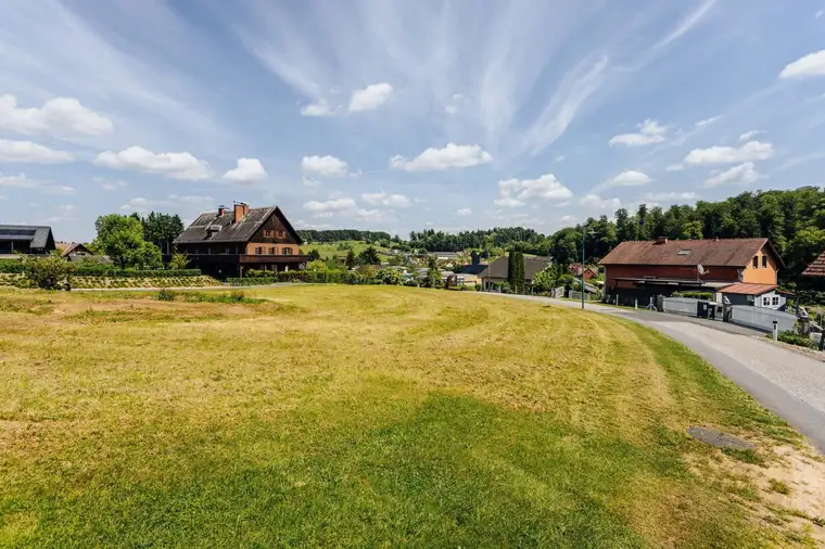 Bauland mit Aussicht: Ihr Platz in Ehrenhausen an der Weinstraße!